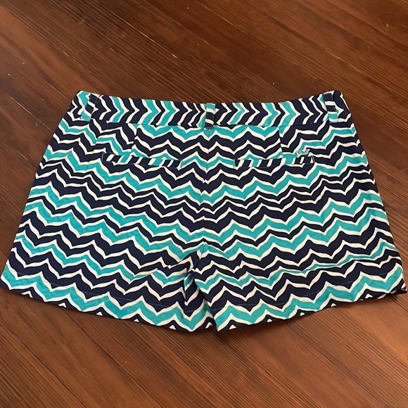 Perfect Condition Vineyard Vines shorts - Picture 2 of 3